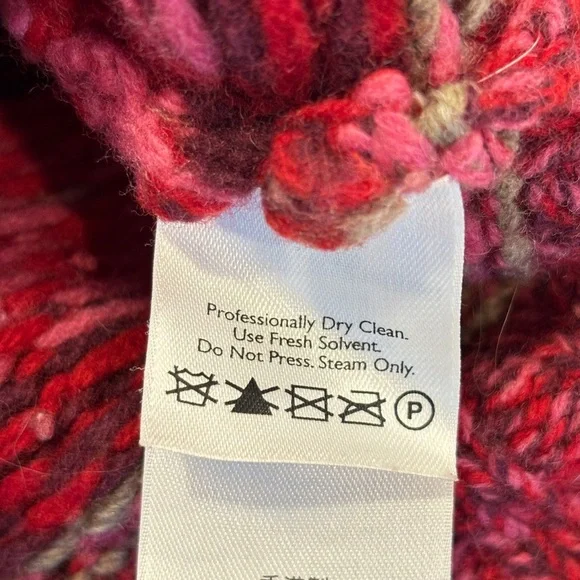 Eddie Bauer Red and Cream Patterned Cardigan - Picture 12 of 13